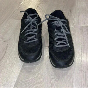Abeo walking shoes